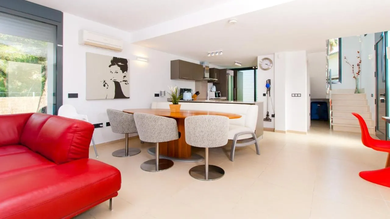 Villa Pam Beach House Playa De Muro - 200M To Beach With Hot Tub 阿尔库迪亚 0*,  西班牙