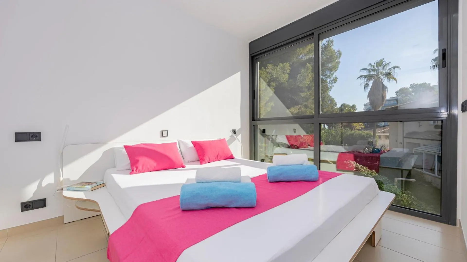 Villa Pam Beach House Playa De Muro - 200M To Beach With Hot Tub 阿尔库迪亚