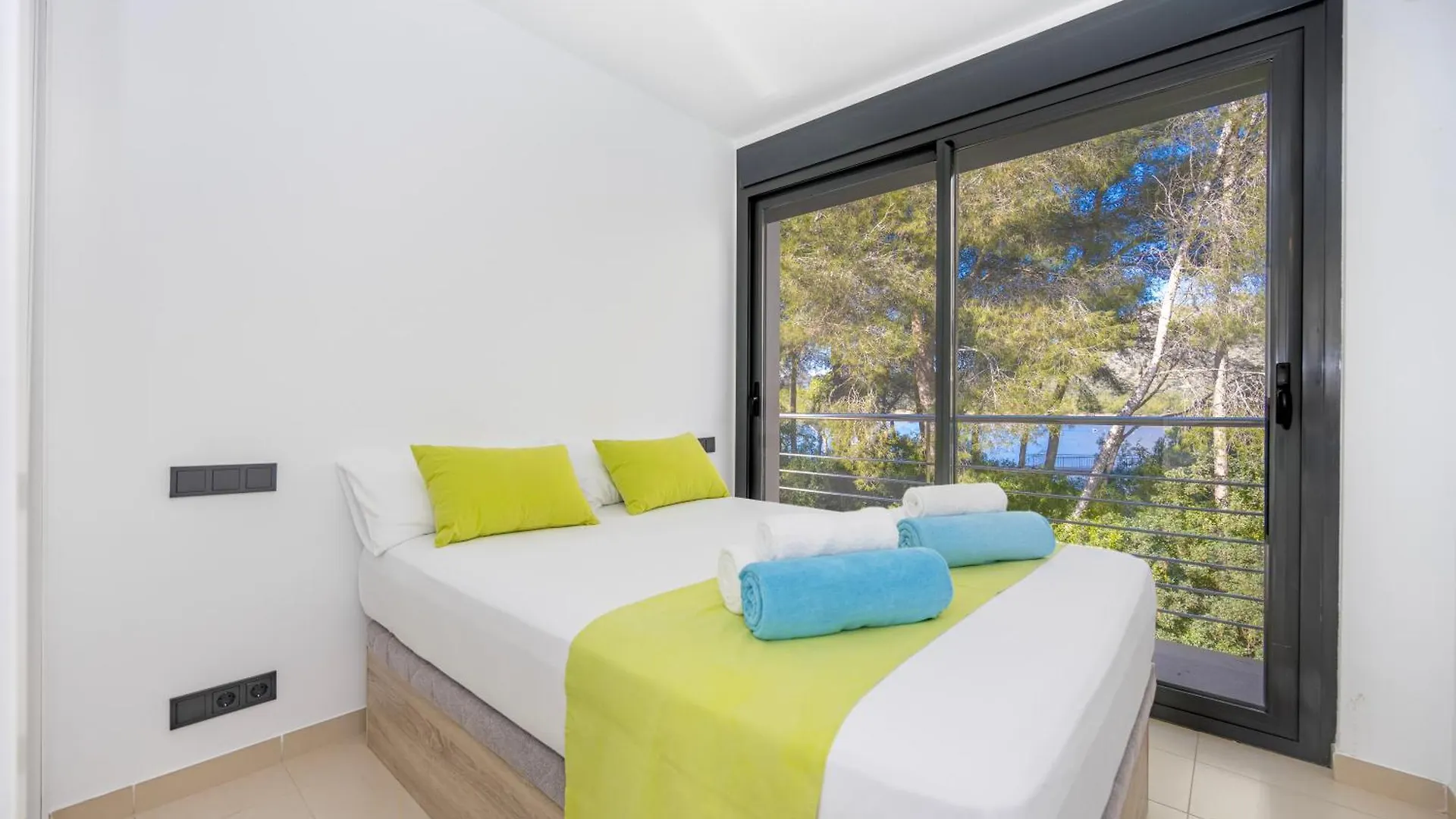Villa Pam Beach House Playa De Muro - 200M To Beach With Hot Tub 阿尔库迪亚 0*,  西班牙